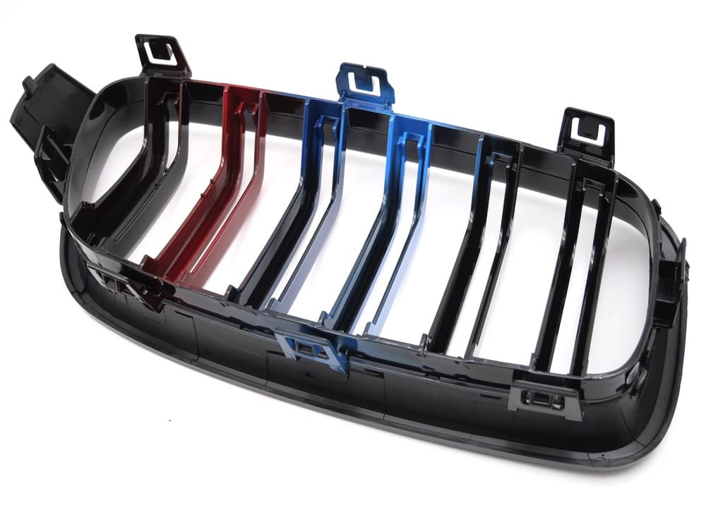 Predná maska BMW F30/F31 Tri-Colour Glossy Black – náhľad 5