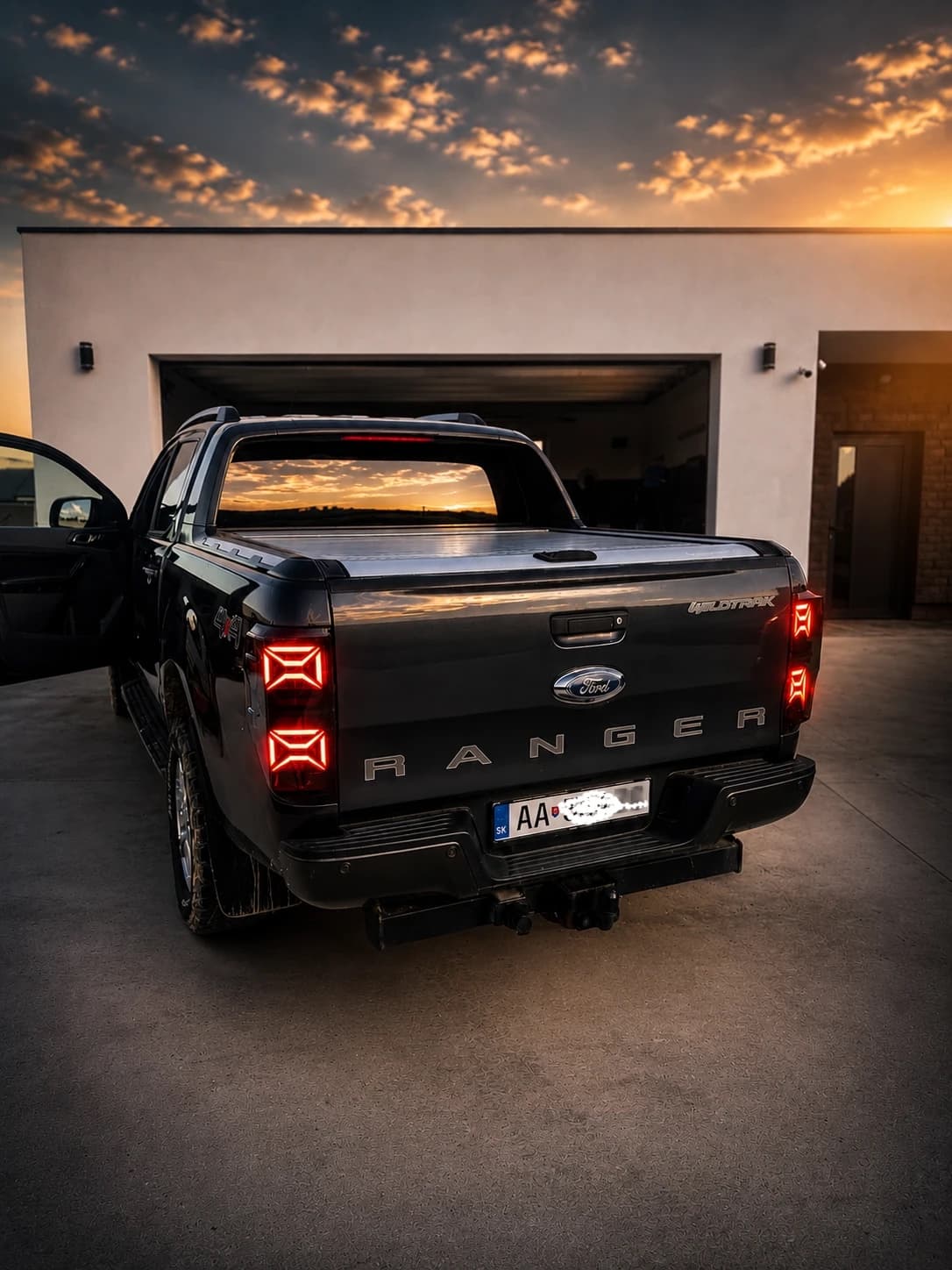 Zadné svetlá Ford Ranger MK5 LED Red Smoke – náhľad 5