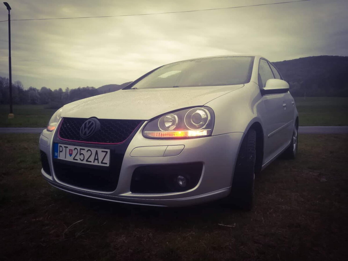 Predn 233 Svetl 225 Vw Golf 5 čierne