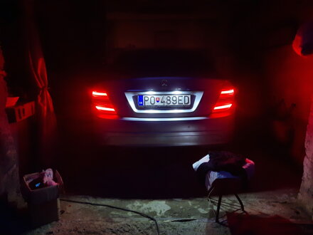 Zadné svetlá Mercedes C W204 Sedan 07-10 Red White Led Bar Zadné svetlá Mercedes C W204 Sedan 07-10 Red White Led Bar